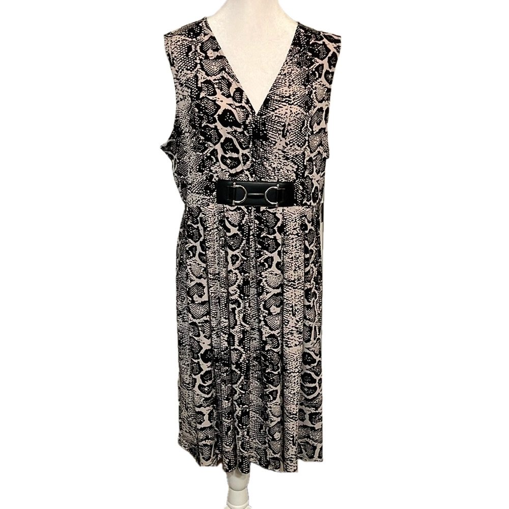 ALFANI NWT Women’s Sleeveless V Neck Animal Print black and white XL Dress.